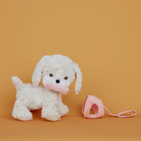 Olli Ella Dinkum Dog Cookie - Chien blanc, harnais rose et aimant tenant l'os