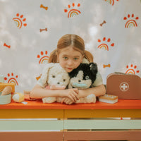 Olli Ella Dinkum Dogs Lucky et Cookie avec enfant