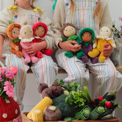 Meet Gene Greens, a delightful Dinky Dinkum plush doll from the Happy Harvest collection, featuring a posable body with gentle weighting and a soft velvet onesie. Collect all the friends and let your childs imagination run wild with imaginative play.