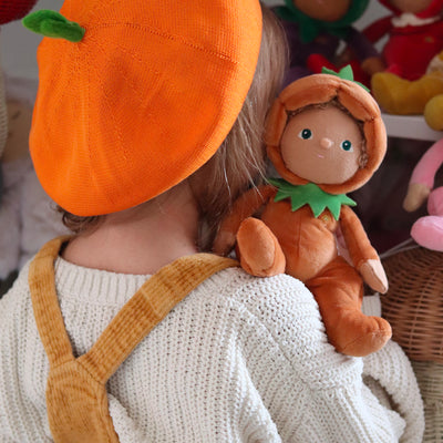 Meet Perry Pumpkin, a delightful Dinky Dinkum plush doll from the Happy Harvest collection, featuring a posable body with gentle weighting and a soft velvet onesie. Collect all the friends and let your childs imagination run wild with imaginative play.