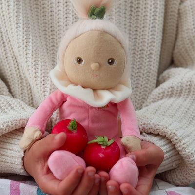 Meet Roxy Radish, a delightful Dinky Dinkum plush doll from the Happy Harvest collection, featuring a posable body with gentle weighting and a soft velvet onesie. Collect all the friends and let your childs imagination run wild with imaginative play.